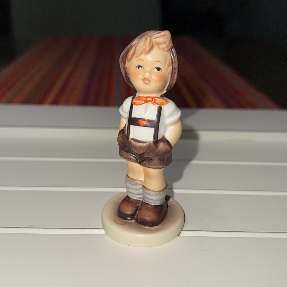 Goebel Hummel “For Keeps” figurine #102 HUM 630. 3.5” in original box. Signed 92